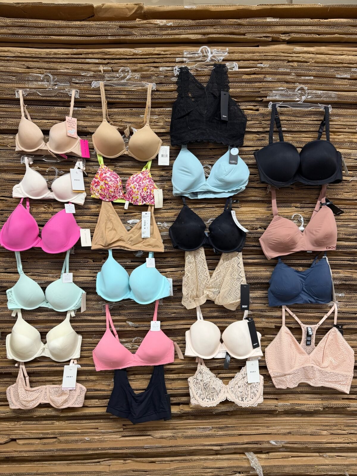 Mixed Brand Bras Liquidation Pallet (250 Pieces) Mixed Brand Bras Liquidation Pallet (250 Pieces)