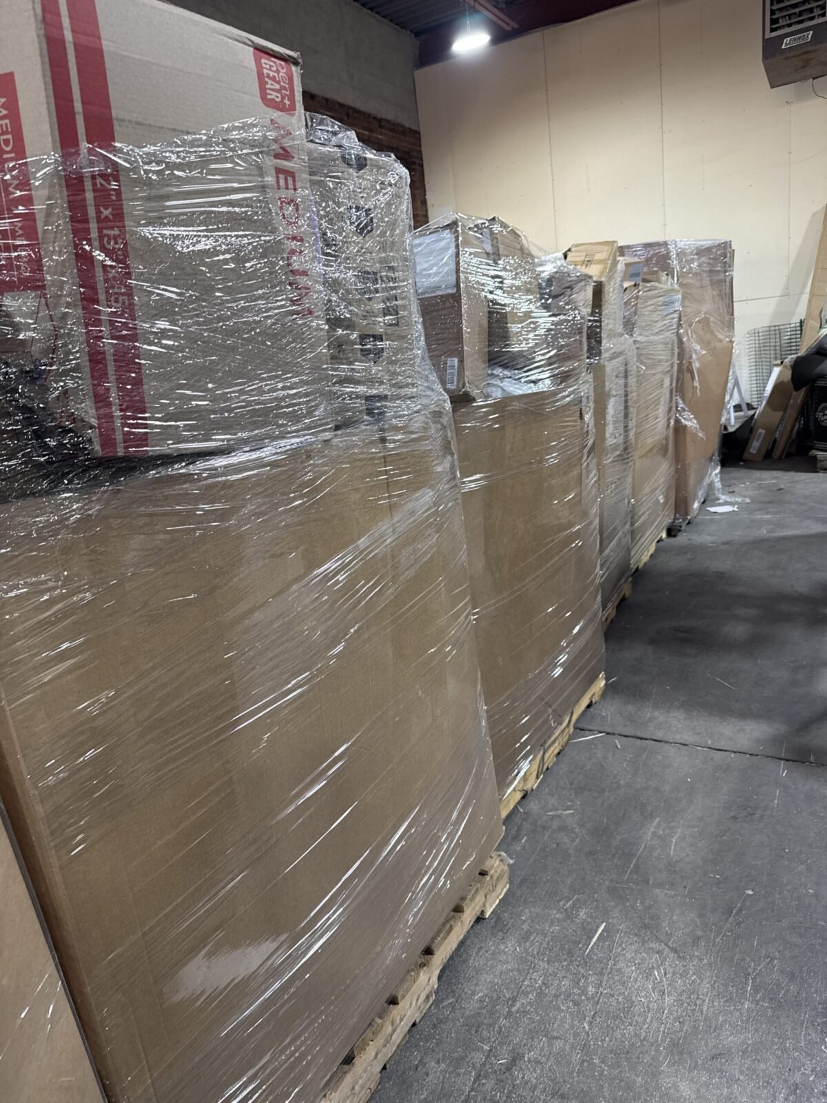 Amazon Mediums Truckload — 24-28 Pallets of Mixed General Merchandise Amazon Mediums Truckload — 24-28 Pallets of Mixed General Merchandise