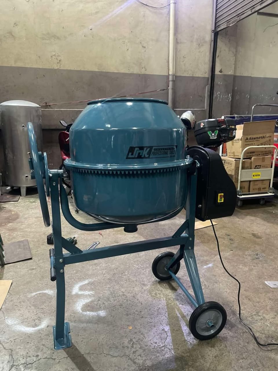 Electric Concrete Mixers Liquidation Pallet – Est. 65–100 Units – photo 3 Electric Concrete Mixers Liquidation Pallet – Est. 65–100 Units – photo 3