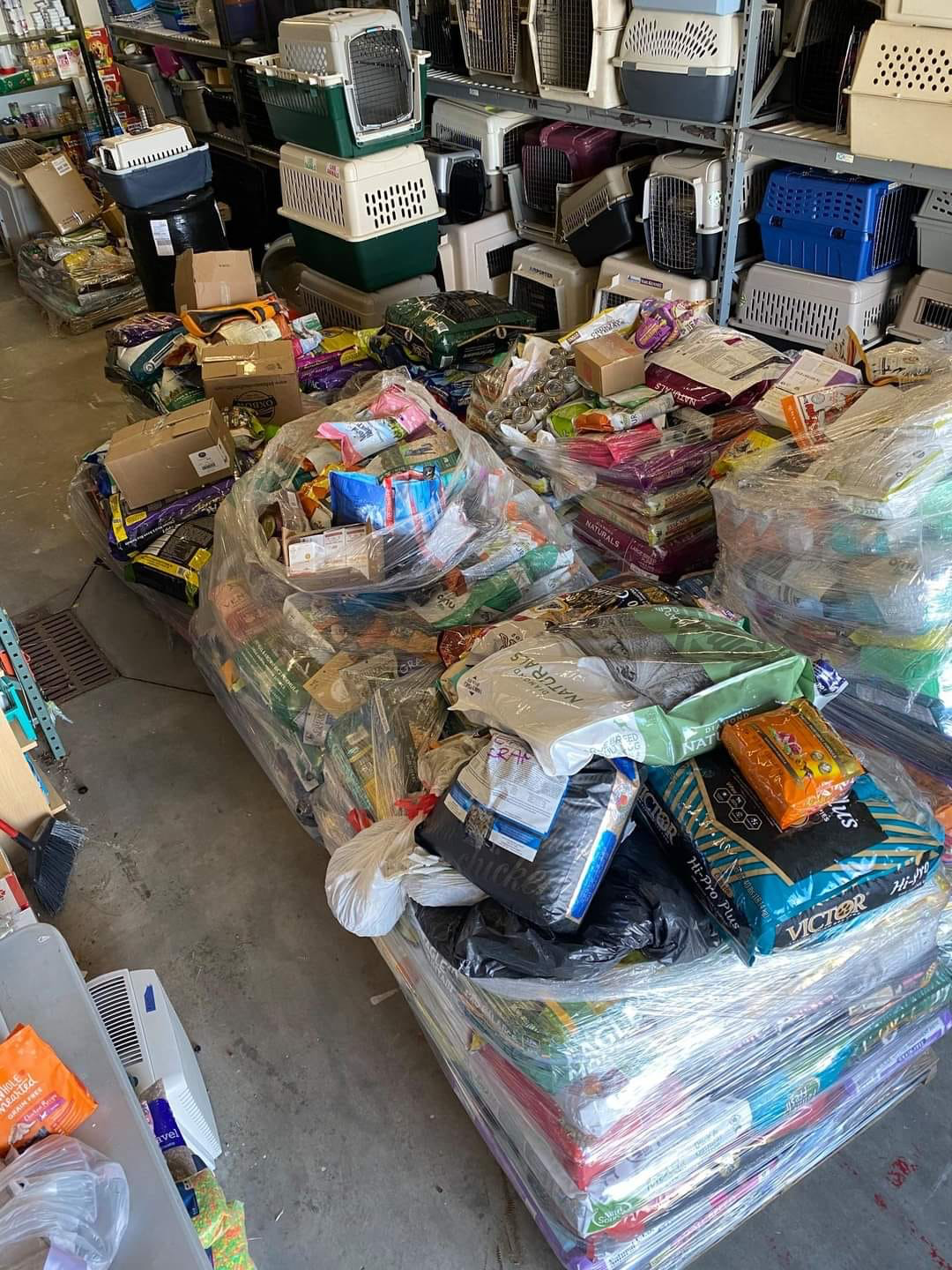 Pet Food Liquidation Pallet – Est. 400–620 Units – photo 4 Pet Food Liquidation Pallet – Est. 400–620 Units – photo 4