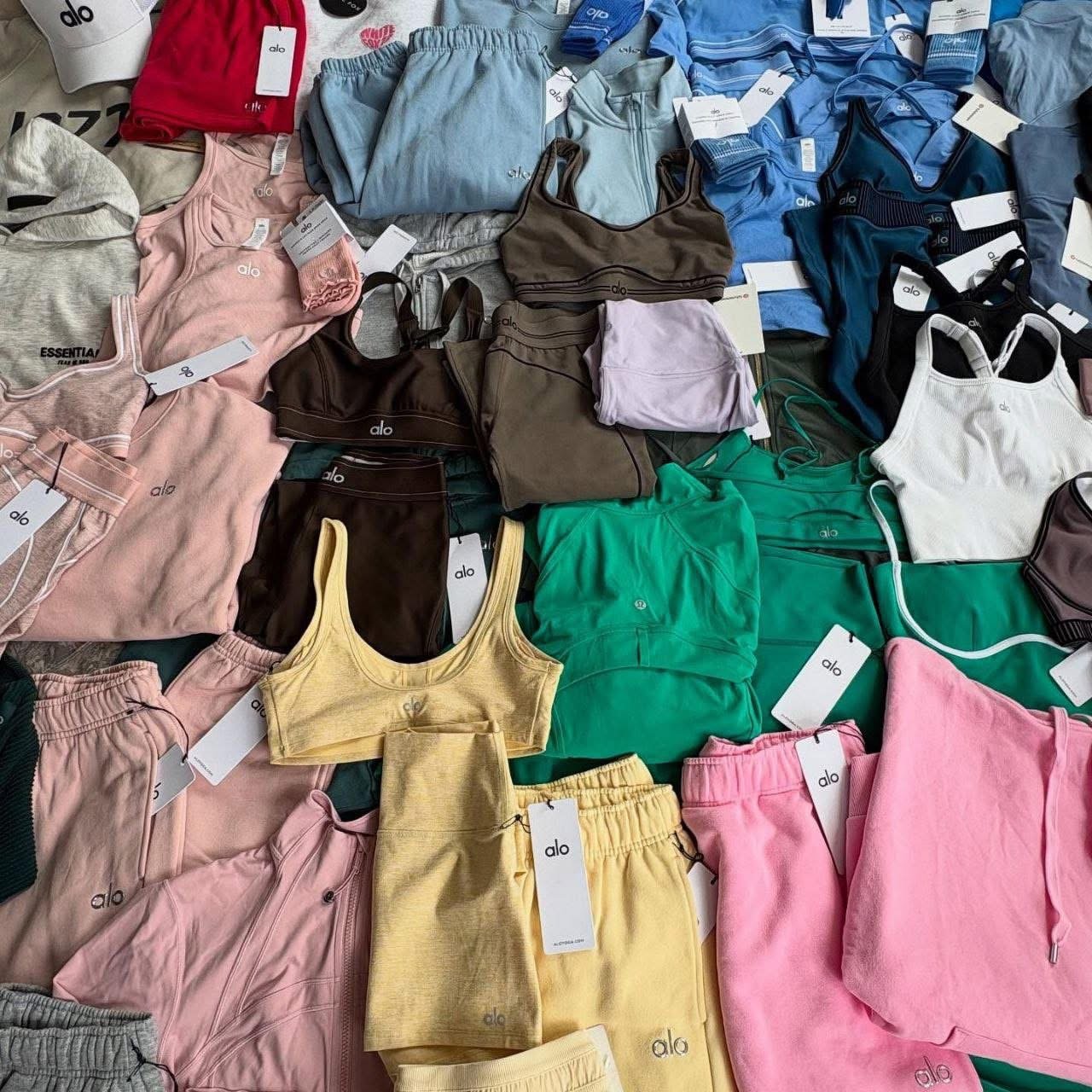 Alo Yoga Clothing Pallet – 330 Activewear Pieces – Est. 450–700 Pieces – photo 4 Alo Yoga Clothing Pallet – 330 Activewear Pieces – Est. 450–700 Pieces – photo 4