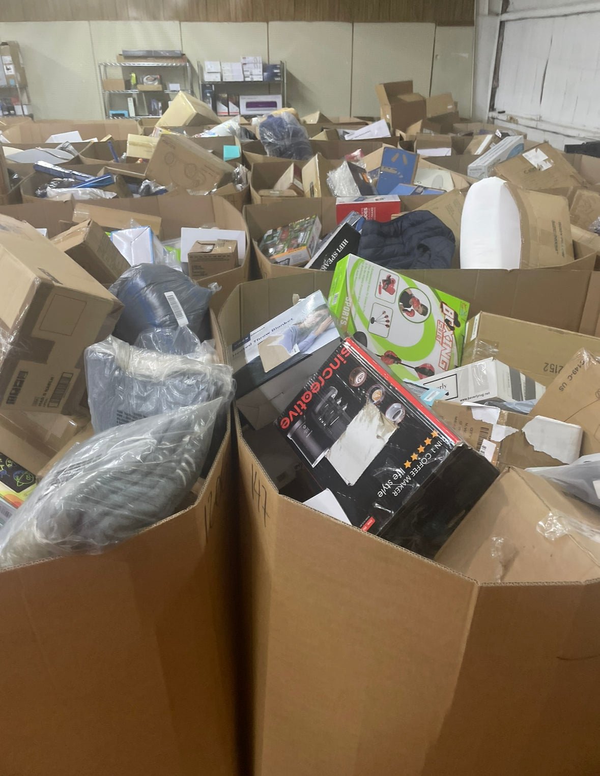 Walmart Smalls Truckload — 24-Pallet Load of Small-Item Customer Returns Walmart Smalls Truckload — 24-Pallet Load of Small-Item Customer Returns