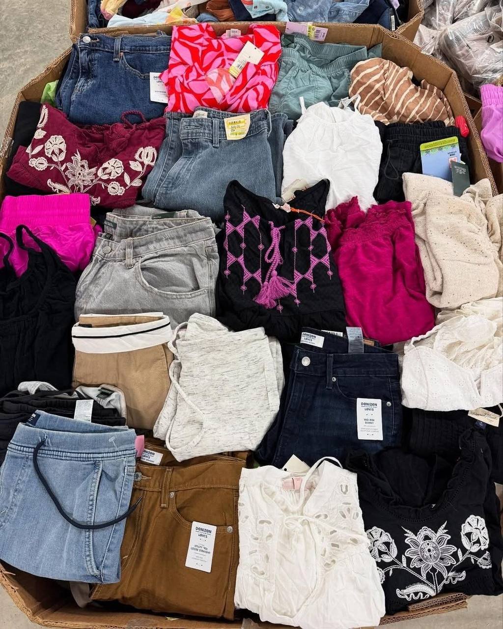 Target Women’s Clothing Liquidation Pallet – Est. 130–210 Pieces – photo 4 Target Women’s Clothing Liquidation Pallet – Est. 130–210 Pieces – photo 4