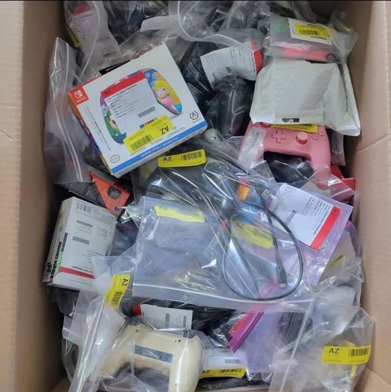 Gaming Accessories Liquidation Pallet – Est. 200–310 Units – photo 3 Gaming Accessories Liquidation Pallet – Est. 200–310 Units – photo 3
