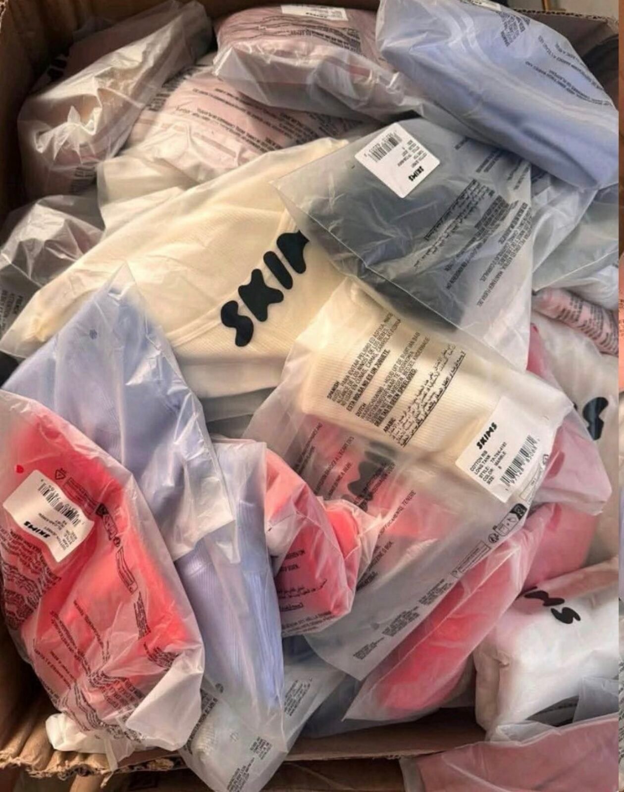 SKIMS Shapewear & Loungewear Liquidation Pallet SKIMS Shapewear & Loungewear Liquidation Pallet
