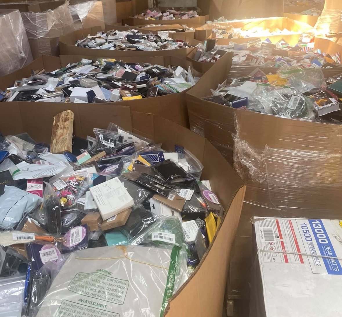 Amazon Jewelry Pallet — 8,000–10,000 Mixed Fashion Accessory Pieces Amazon Jewelry Pallet — 8,000–10,000 Mixed Fashion Accessory Pieces