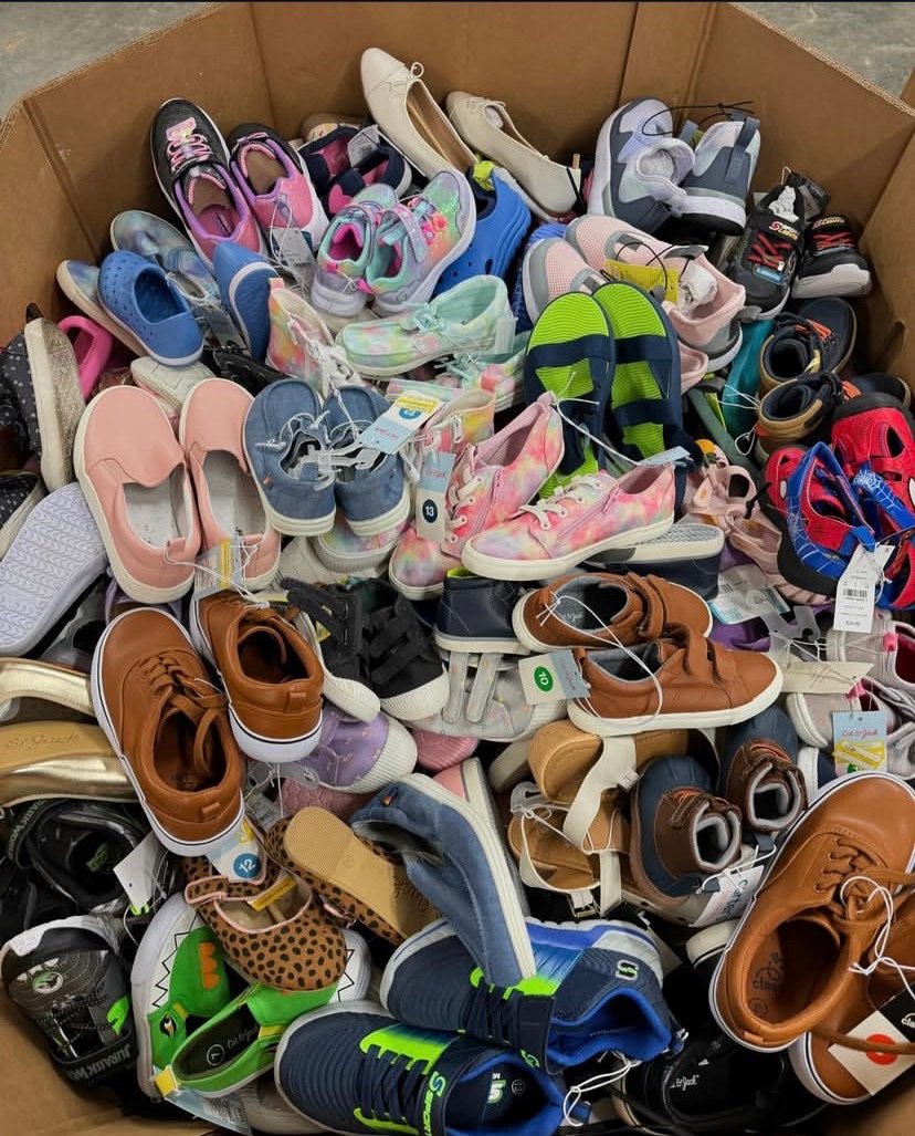 Target Kids Shoes Liquidation Pallet – Est. 60–95 Pairs – photo 6 Target Kids Shoes Liquidation Pallet – Est. 60–95 Pairs – photo 6