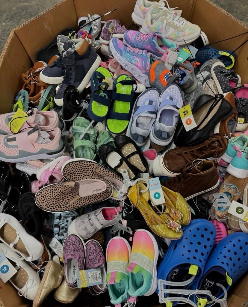 Target Kids Shoes Liquidation Pallet – Est. 60–95 Pairs – photo 4 Target Kids Shoes Liquidation Pallet – Est. 60–95 Pairs – photo 4