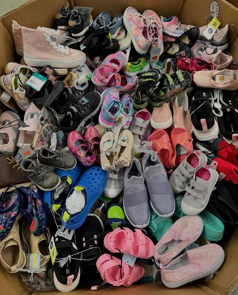 Target Kids Shoes Liquidation Pallet – Est. 60–95 Pairs – photo 3 Target Kids Shoes Liquidation Pallet – Est. 60–95 Pairs – photo 3