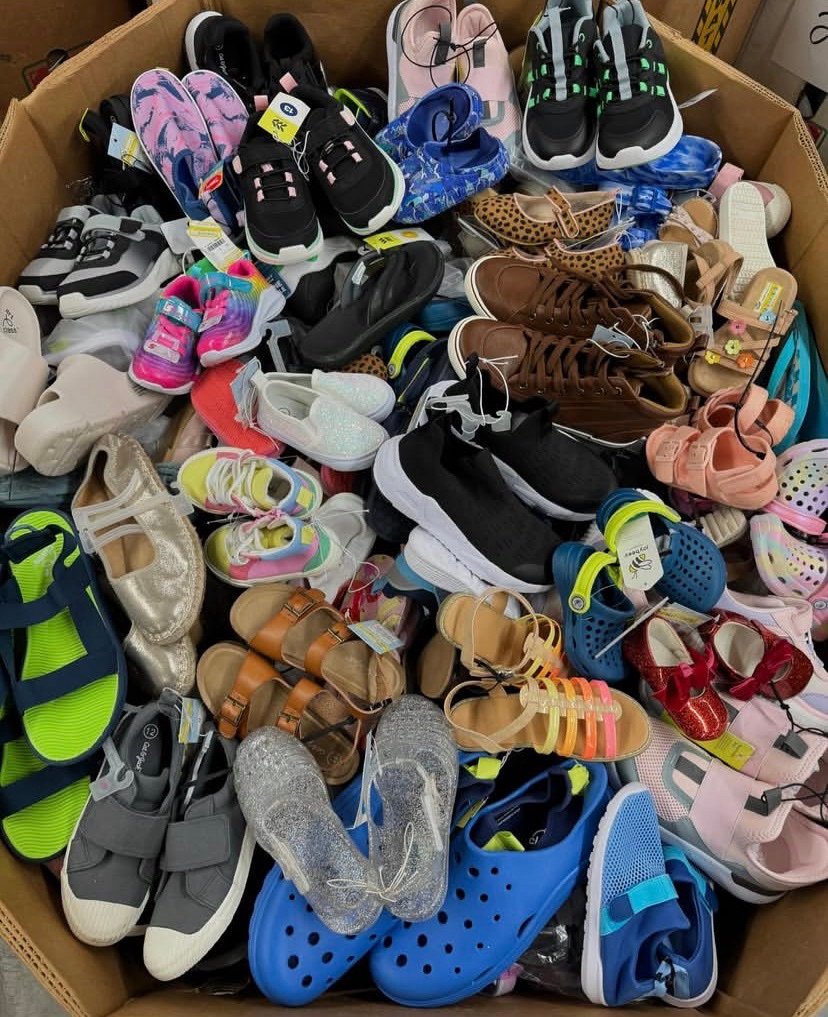 Target Kids Shoes Liquidation Pallet – Est. 60–95 Pairs – photo 2 Target Kids Shoes Liquidation Pallet – Est. 60–95 Pairs – photo 2
