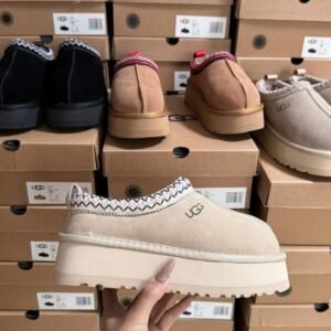 UGG Boots Liquidation Pallet (100-130 Pairs) Wholesale