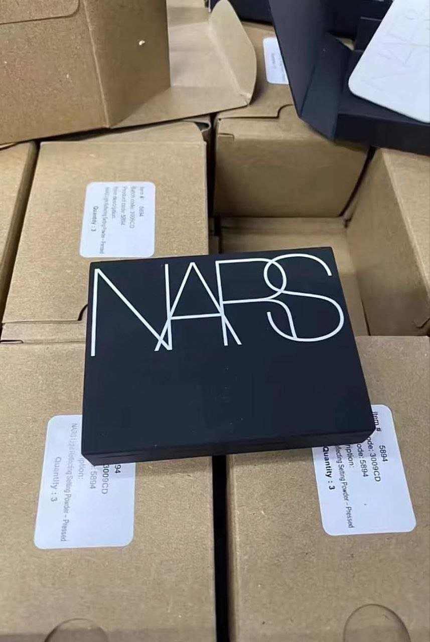 NARS Light Reflecting Pressed Setting Powder Liquidation Pallet NARS Light Reflecting Pressed Setting Powder Liquidation Pallet