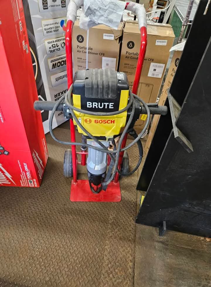 Brute 15 Amp Demolition Hammer Liquidation Pallet Brute 15 Amp Demolition Hammer Liquidation Pallet