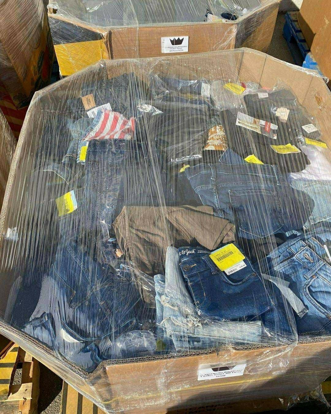 Kid’s Mixed Clothing Pallet – Est. 580–910 Pieces – photo 3 Kid’s Mixed Clothing Pallet – Est. 580–910 Pieces – photo 3