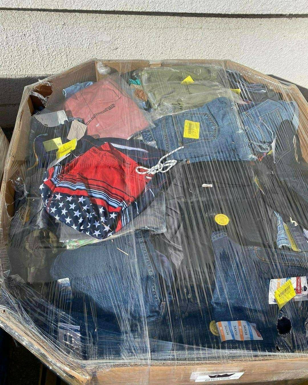 Kid’s Mixed Clothing Pallet – Est. 580–910 Pieces – photo 4 Kid’s Mixed Clothing Pallet – Est. 580–910 Pieces – photo 4