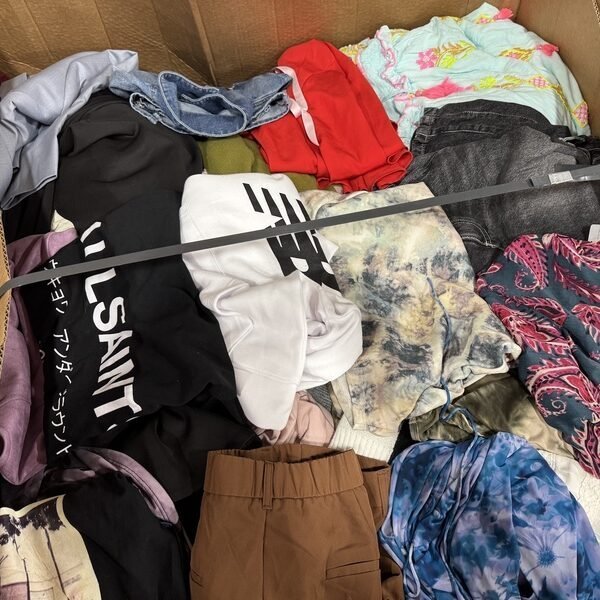 Luxury Retailer Apparel & Goods Pallet Luxury Retailer Apparel & Goods Pallet