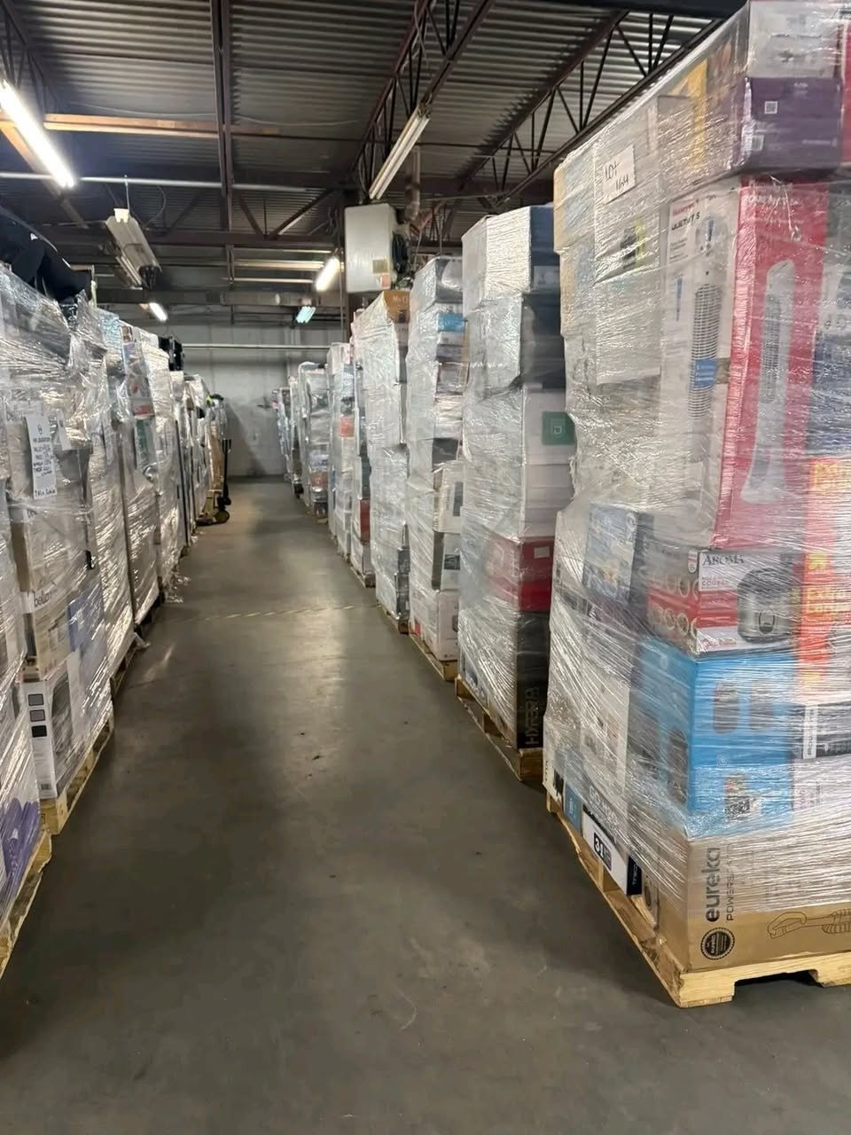 Electronics and small appliances pallets Electronics and small appliances pallets