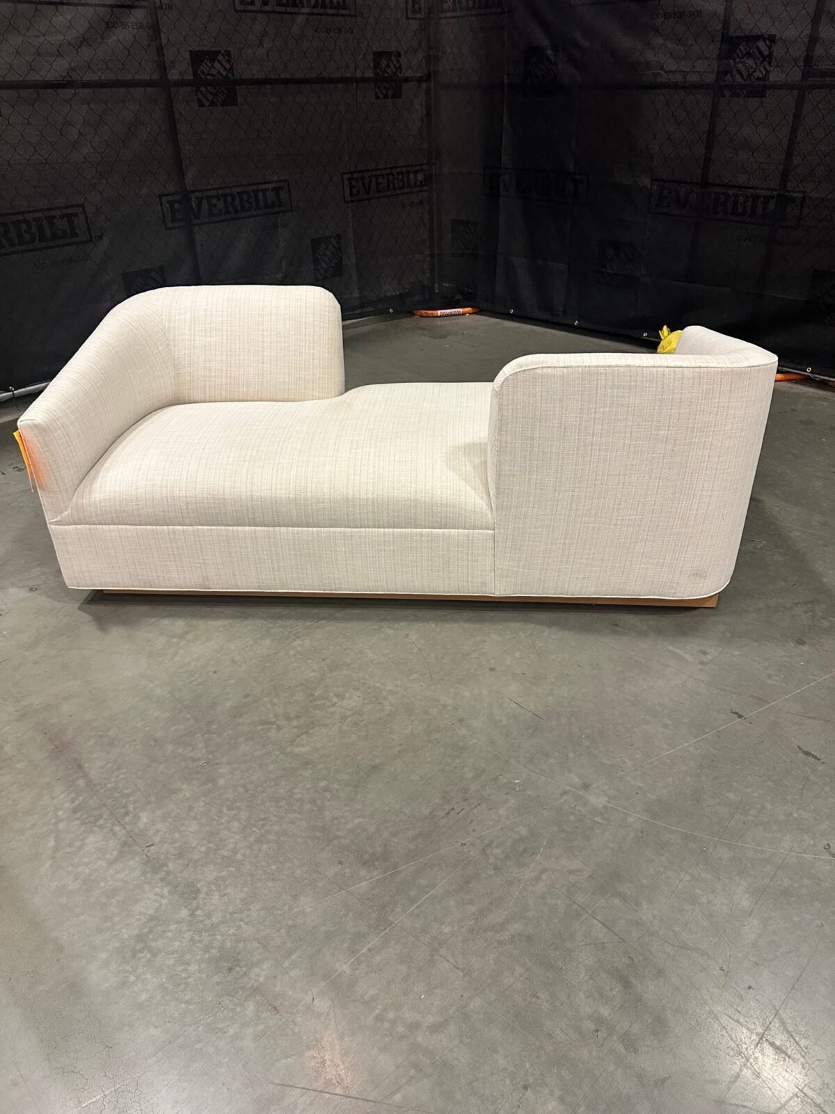 Mitchell Gold Bob Williams Tete-A-Tete Pallet Mitchell Gold Bob Williams Tete-A-Tete Pallet