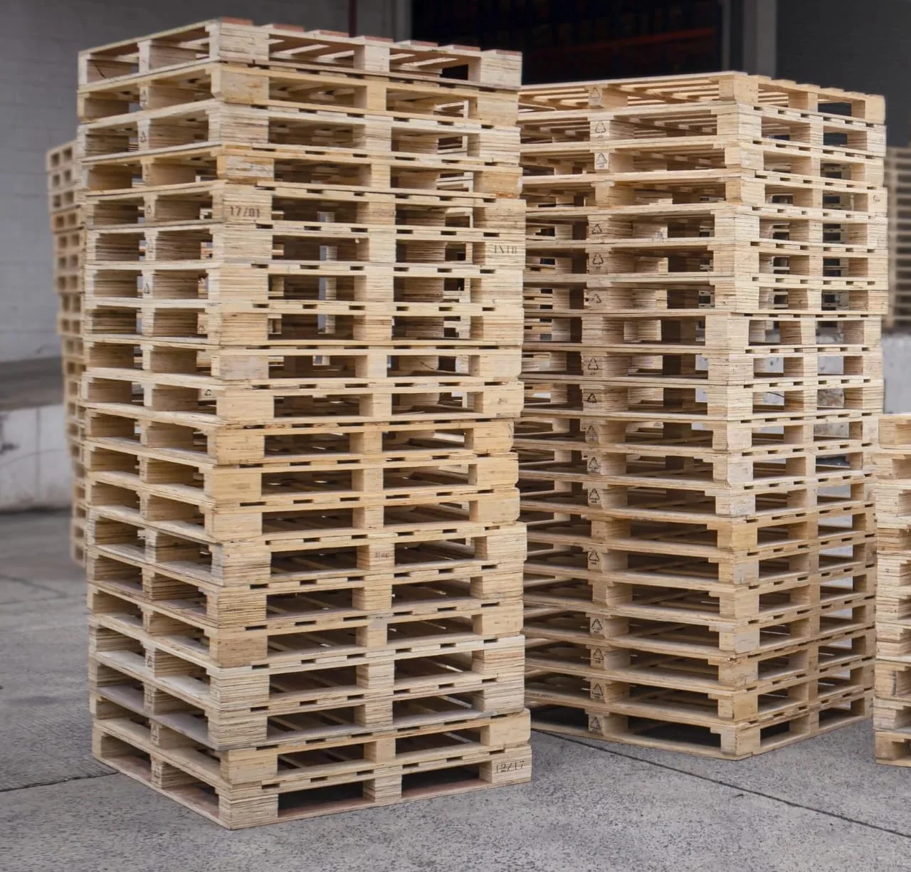 Heavy Duty Wooden Pallets for – Ispm 15 Export Grade – Est. 75–110 Units – photo 4 Heavy Duty Wooden Pallets for – Ispm 15 Export Grade – Est. 75–110 Units – photo 4