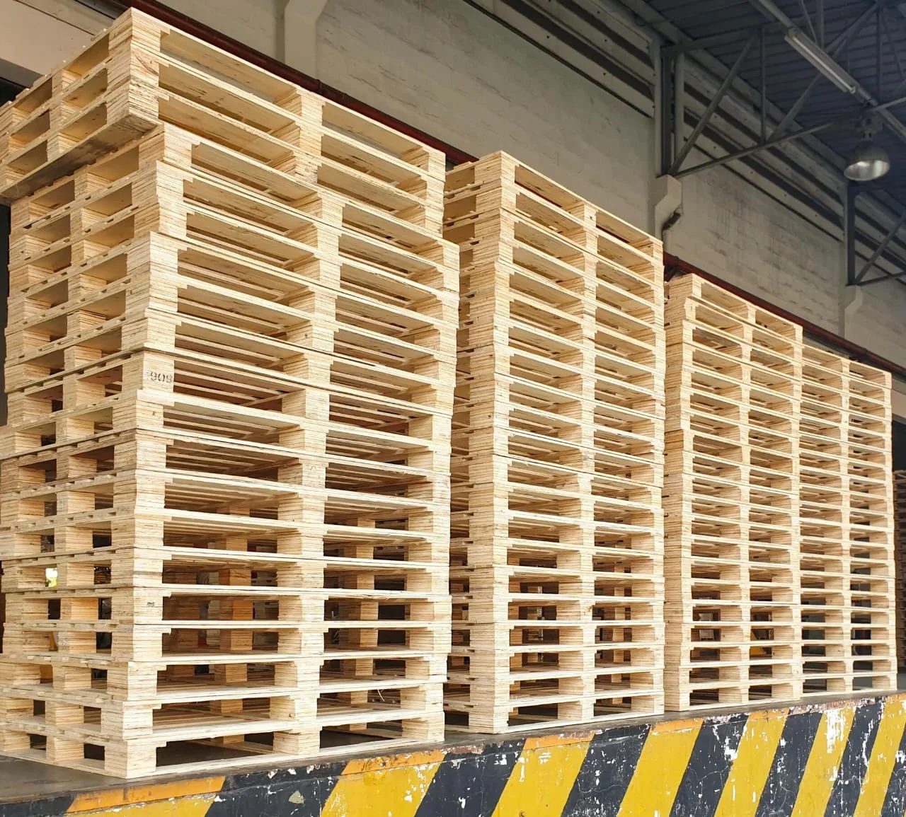 Heavy Duty Wooden Pallets for – Ispm 15 Export Grade – Est. 75–110 Units – photo 3 Heavy Duty Wooden Pallets for – Ispm 15 Export Grade – Est. 75–110 Units – photo 3