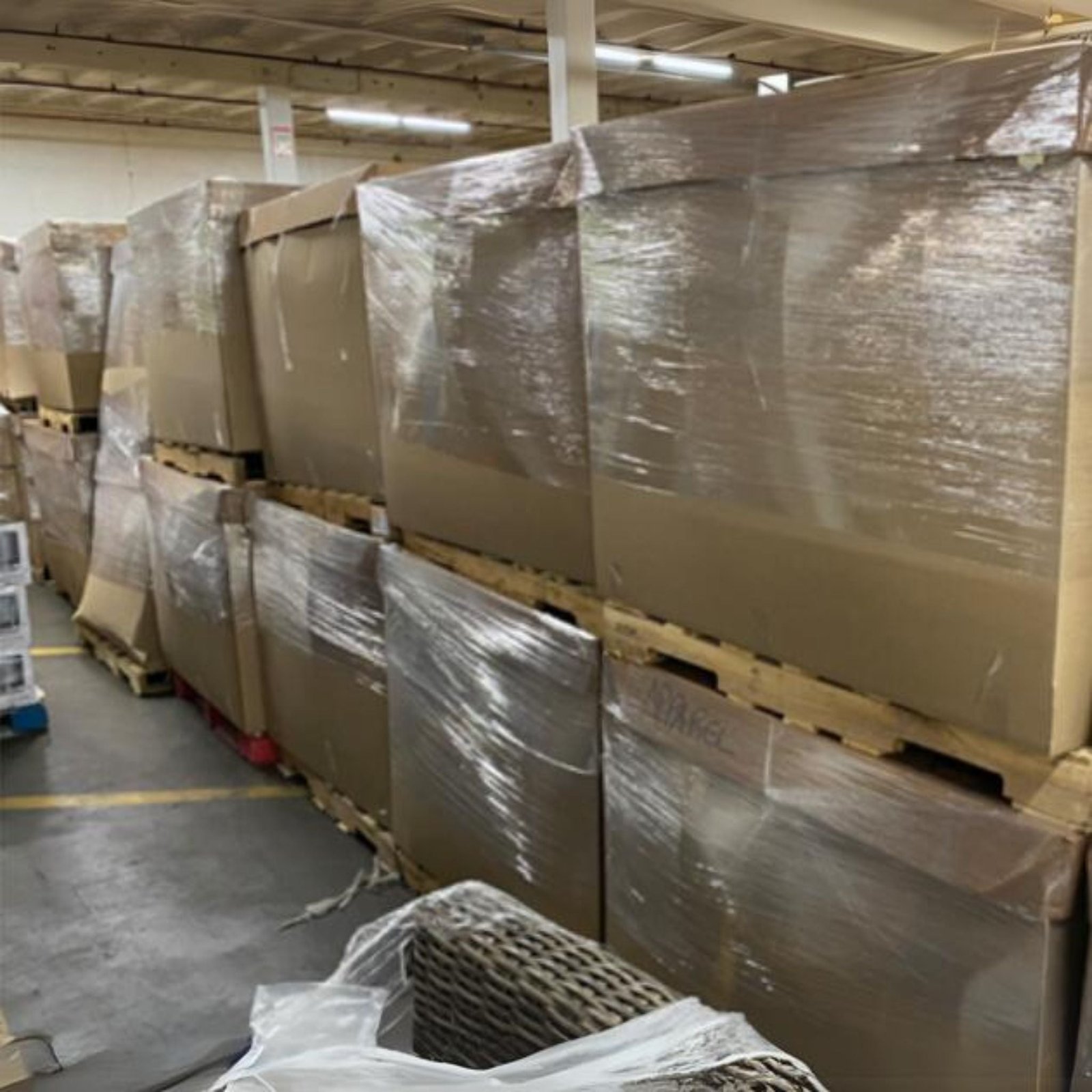 Clothes Liquidation Pallets – 500 Pieces Clothes Liquidation Pallets – 500 Pieces