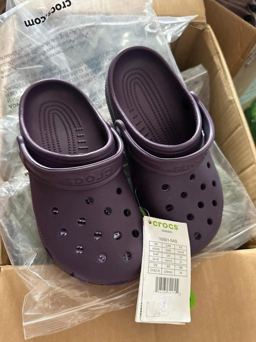 Crocs Pallet – 300 Pairs Bulk Footwear Wholesale Crocs Shoes Crocs pallet 2 - Crocs Pallet – 300 Pairs Bulk Footwear Wholesale Crocs Shoes