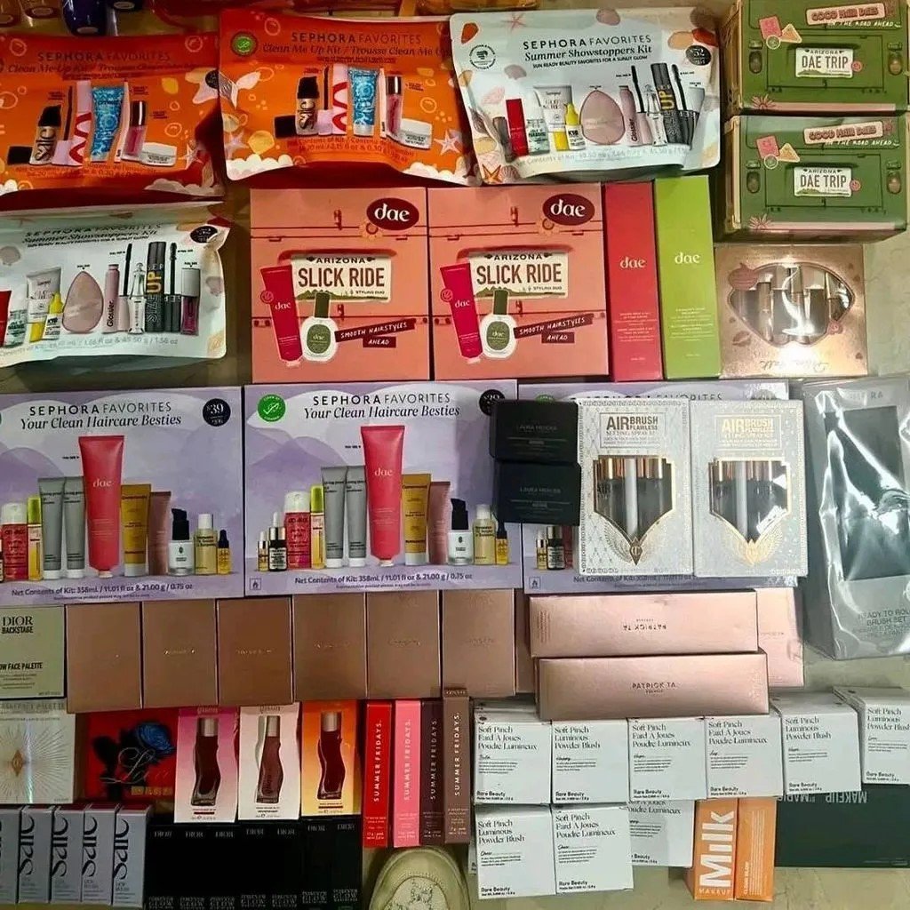 Wholesale Makeup & Beauty Pallet (200+ Pieces) Wholesale Makeup & Beauty Pallet (200+ Pieces)