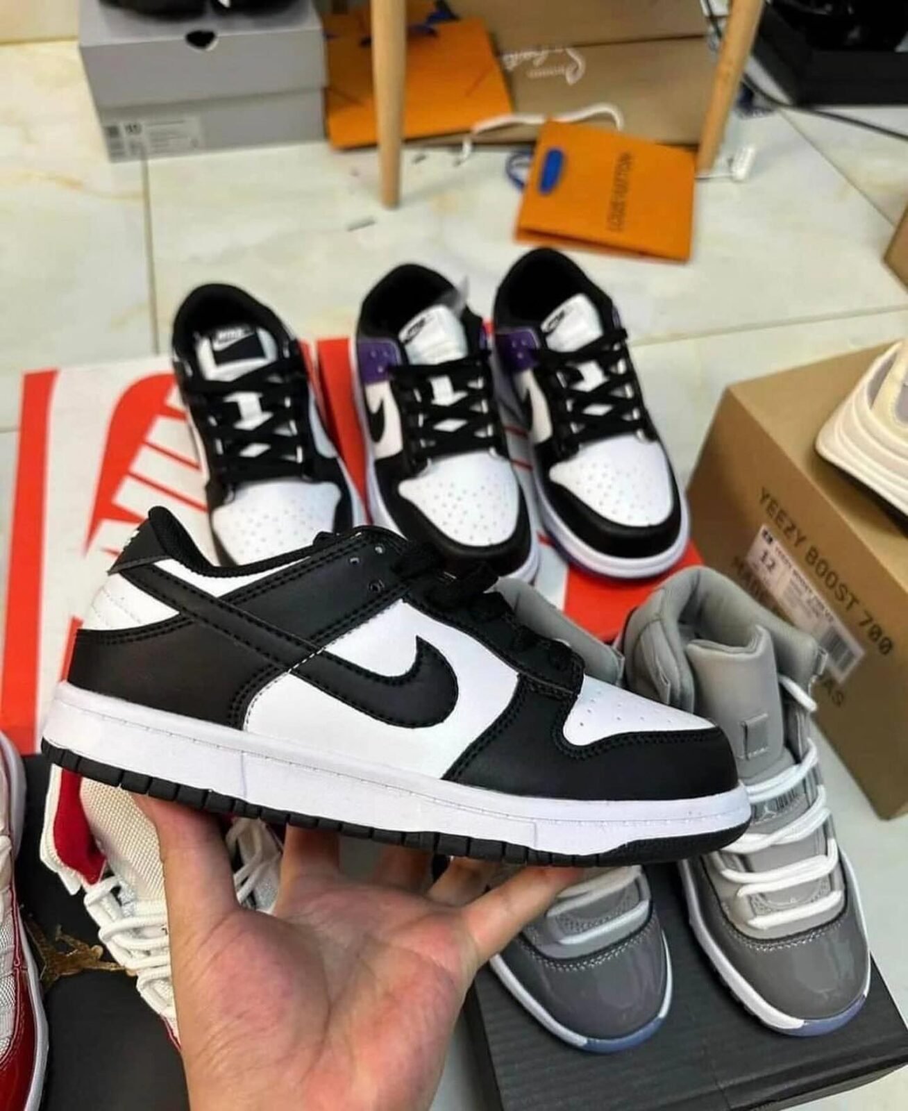 Assorted Branded Sneakers Pallet – Est. 200–310 Pairs – photo 4 Assorted Branded Sneakers Pallet – Est. 200–310 Pairs – photo 4