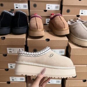 Boots liquidation pallet wholesale - UGG Boots Liquidation Pallet (60-120 Pairs) Wholesale