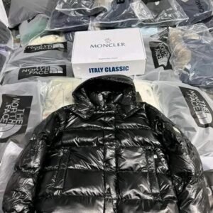 Moncler jacket pallets 350 - Moncler Jacket Pallets: 350+ Pieces, Save Big