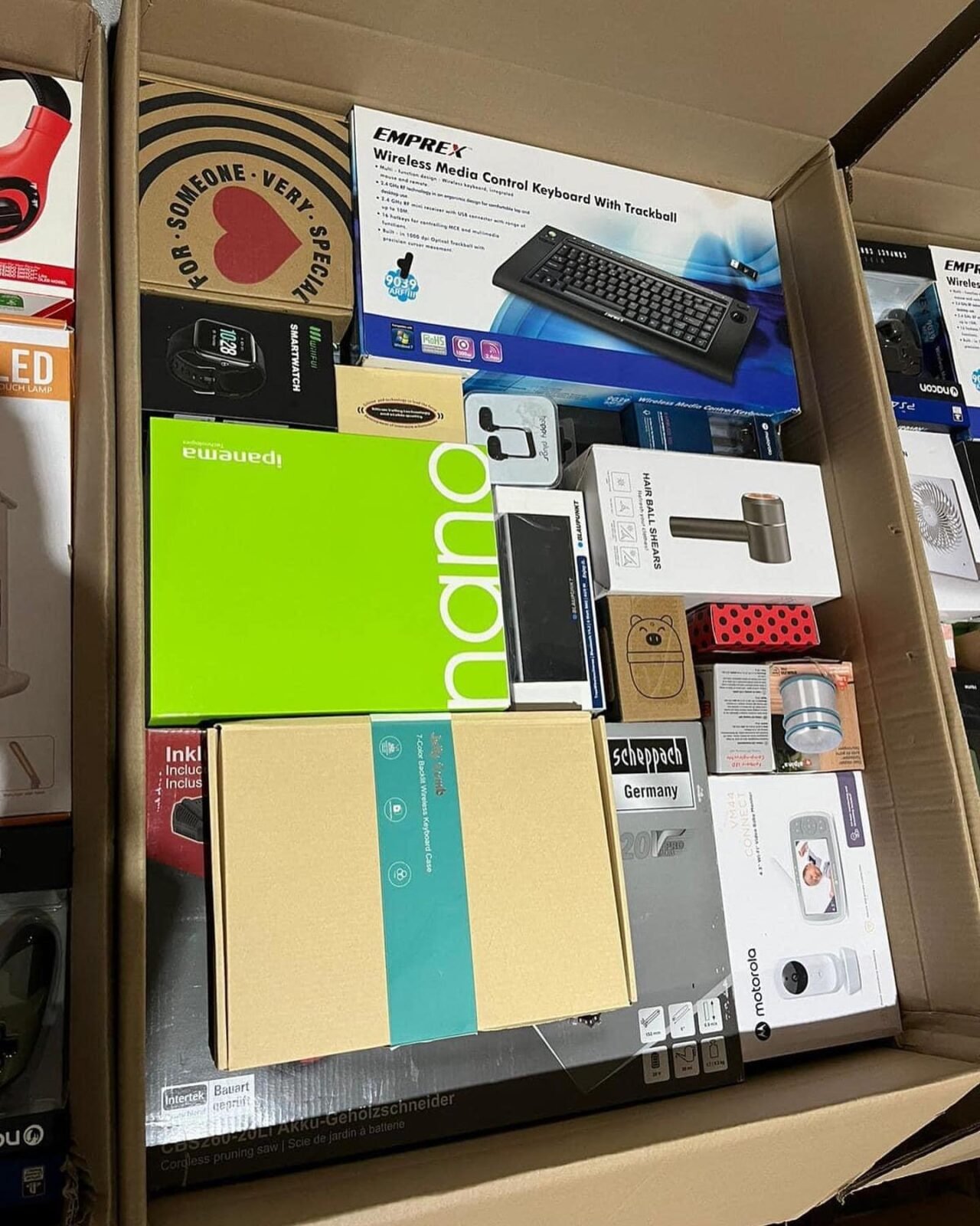 Amazon boxes multi media/house wears Pallet Amazon boxes multi media/house wears Pallet