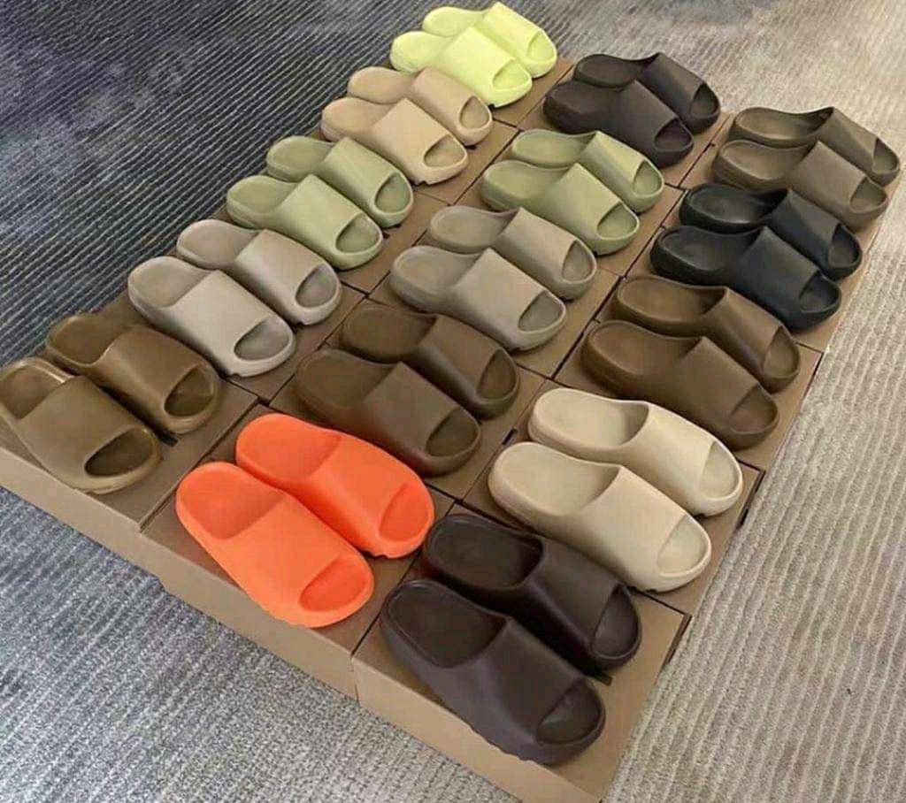 Yeezy Slides Pallet: 100 Pairs for Resellers Yeezy slides pallet 100 - Yeezy Slides Pallet: 100 Pairs for Resellers