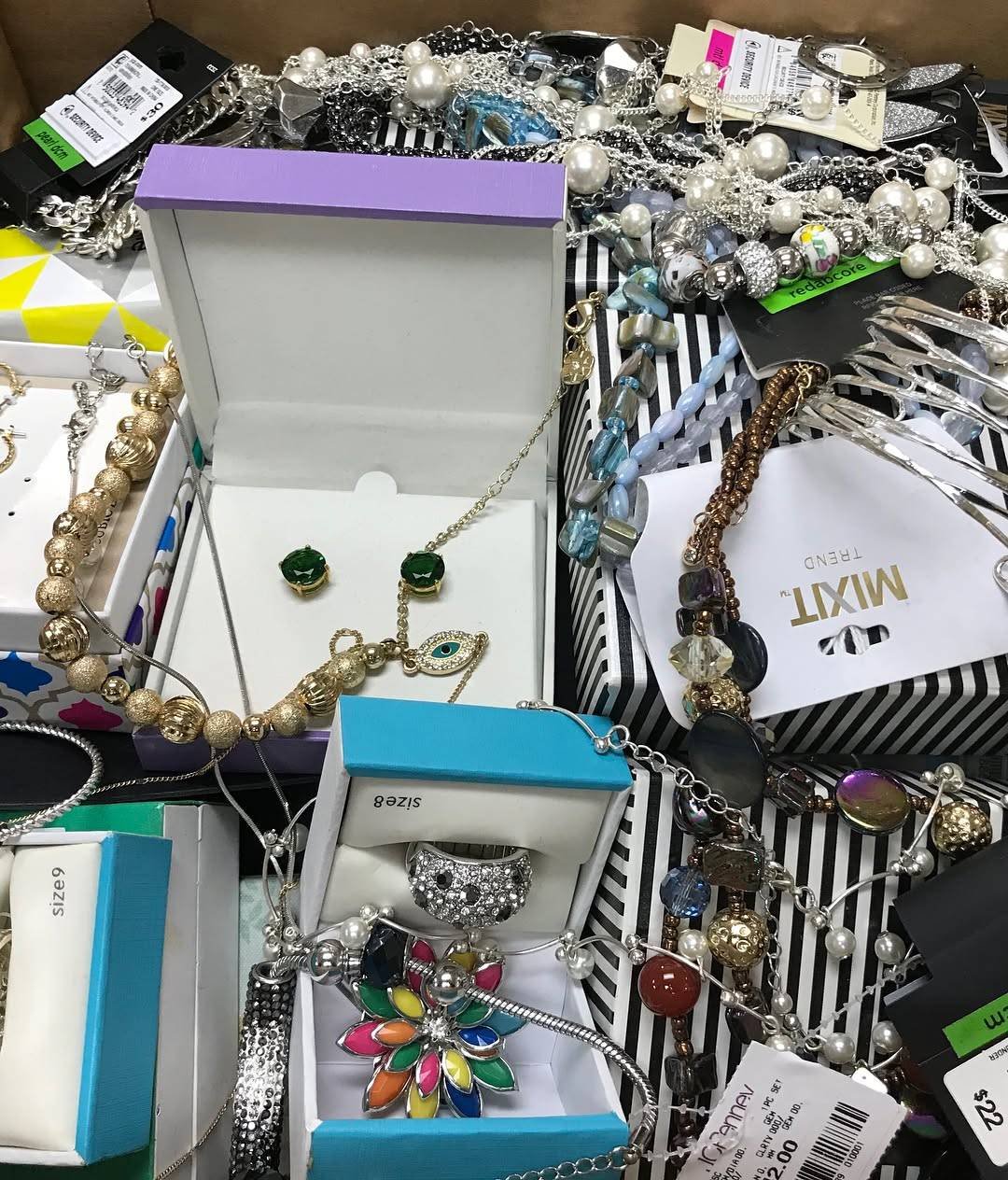 Brand New Jewelry Pallet – Est. 390–610 Pieces – photo 1 Brand New Jewelry Pallet – Est. 390–610 Pieces – photo 1